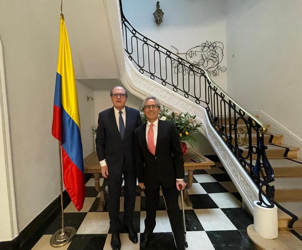 El Defensor del Pueblo, Ángel Gabilondo, reunido con el embajador de la República de Colombia en España, Eduardo Ávila Navarrete