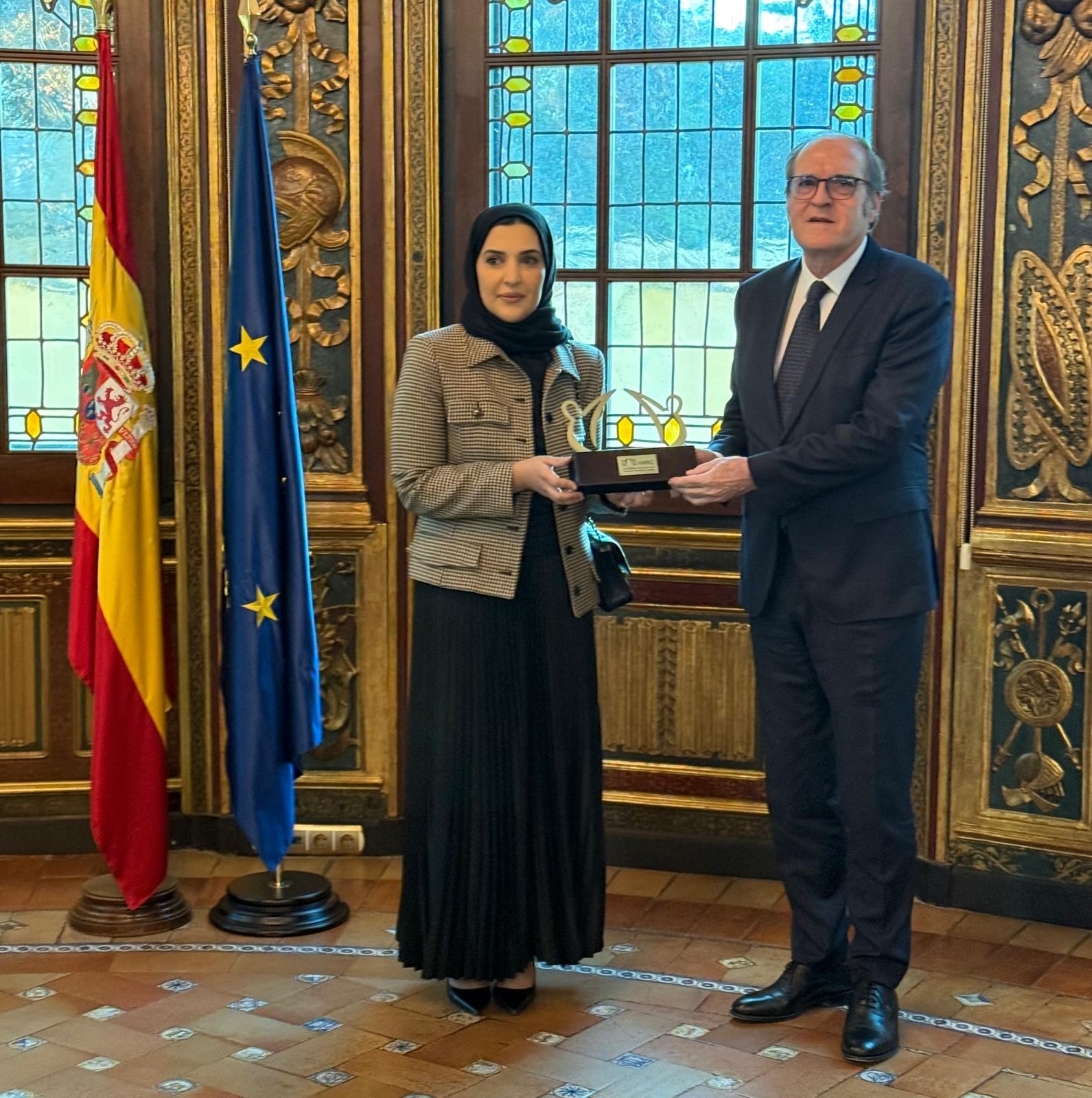 Ángel Gabilondo mantiene un encuentro con la presidenta del GANHRI, Maryam Abdullah Al Attiyah