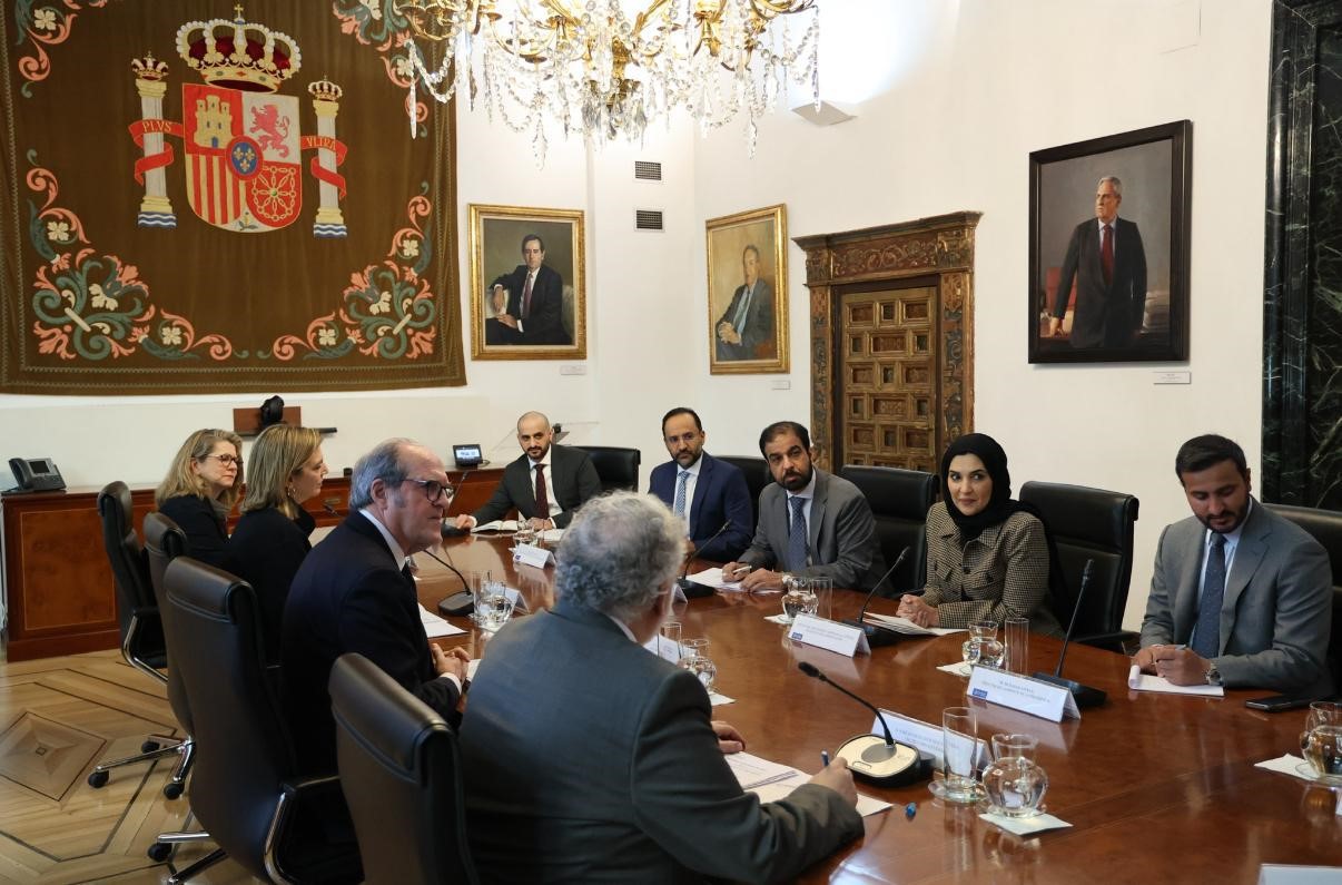 Ángel Gabilondo mantiene un encuentro con la presidenta del GANHRI, Maryam Abdullah Al Attiyah