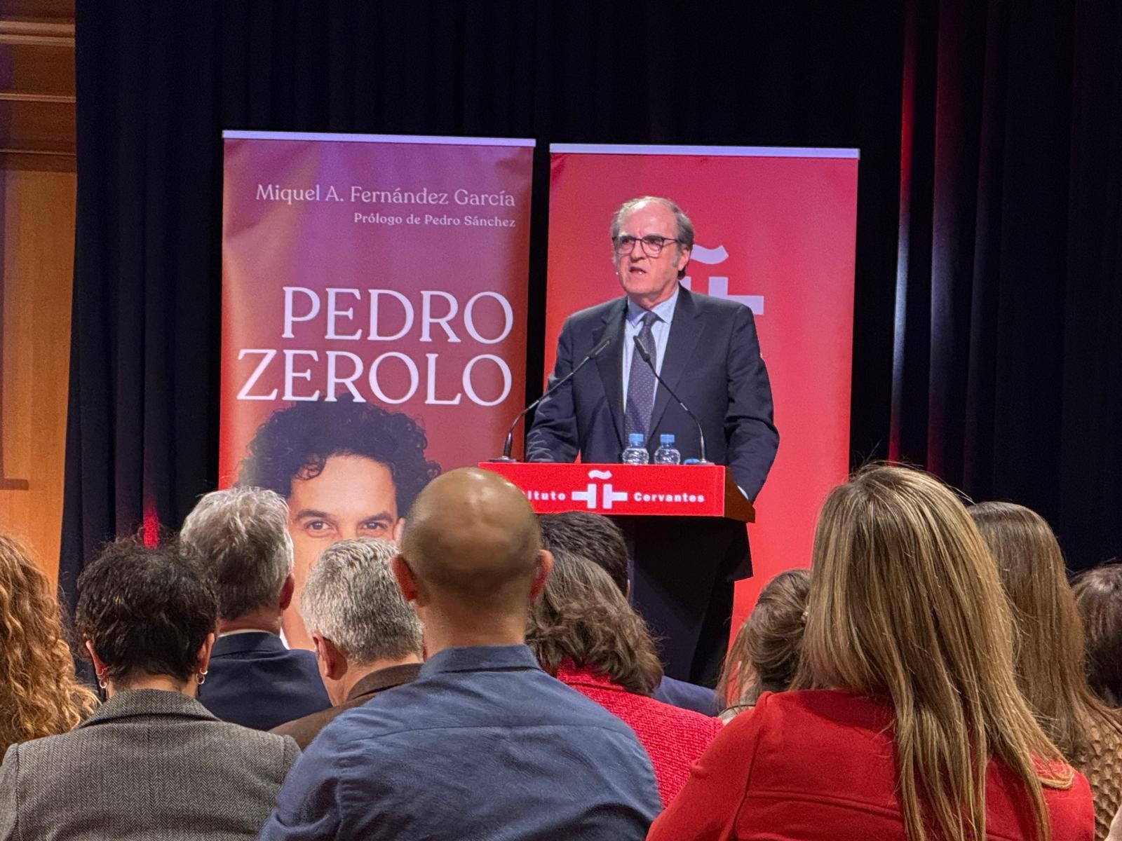 El Defensor del Pueblo, Ángel Gabilondo, ha manifestado que “Pedro Zerolo, fue más que un activista, fue un activador de los derechos y de su concreción legislativa” y ha destacado de él que “no le bastaba la incidencia, buscaba la transformación”.