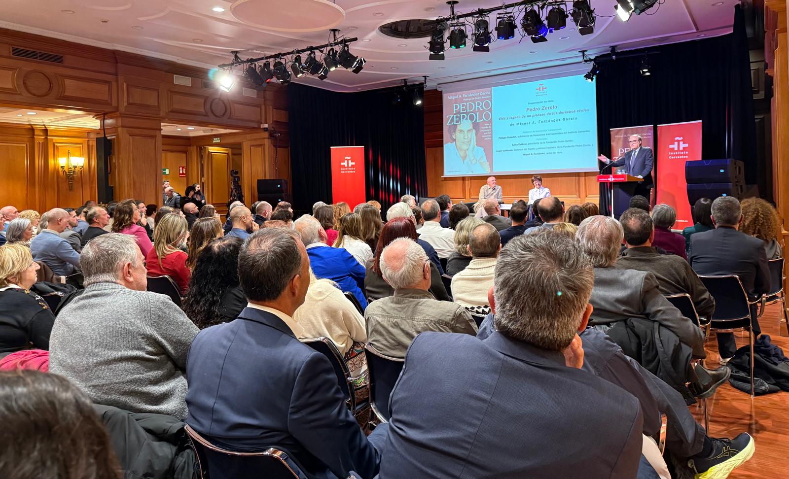 El Defensor del Pueblo, Ángel Gabilondo, ha manifestado que “Pedro Zerolo, fue más que un activista, fue un activador de los derechos y de su concreción legislativa” y ha destacado de él que “no le bastaba la incidencia, buscaba la transformación”.