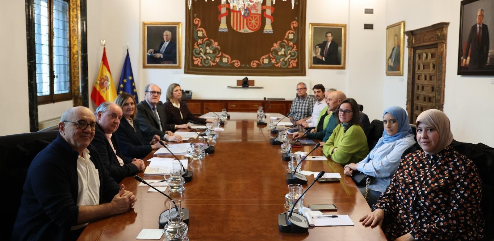 Ángel Gabilondo se reúne con representantes de la Plataforma Cívica Luz Ya en Cañada Real