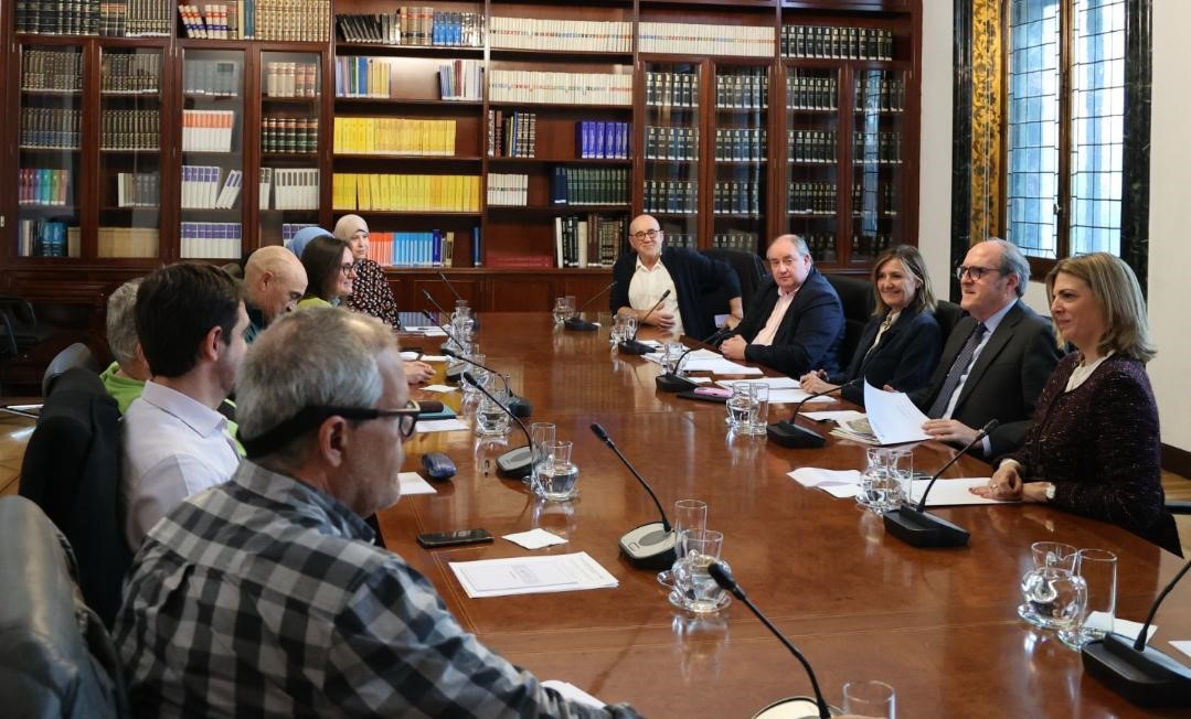 Ángel Gabilondo se reúne con representantes de la Plataforma Cívica Luz Ya en Cañada Real